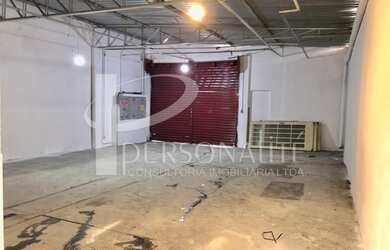 Imagem: O depósito à venda possui 4 Vagas na garagem e 508m² de Área