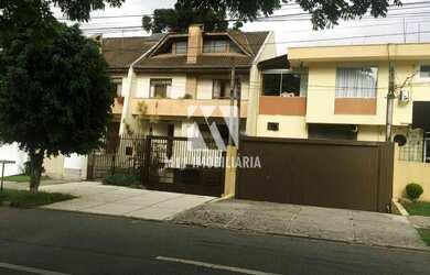 Imagem: A casa possui 3 Dormitórios, 4 Banheiros, 4 Vagas na garagem