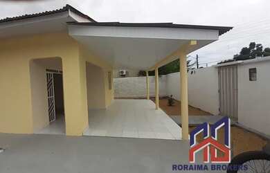 Imagem: A casa possui 3 Dormitórios, 2 Banheiros e está localizado