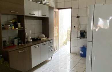 Imagem: A casa possui 3 Dormitórios, 1 Banheiro, 1 Vaga na garagem