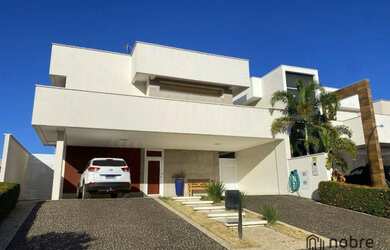 Imagem: A casa em condomínio possui 4 Dormitórios, 5 Banheiros, 2