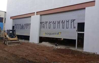 Imagem: O depósito possui 5 Vagas na garagem, 600m² de Área e está