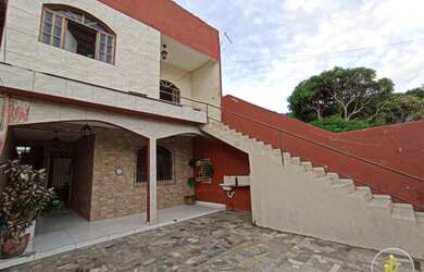 Imagem: A casa possui 5 Dormitórios, 4 Banheiros, 3 Vagas na garagem