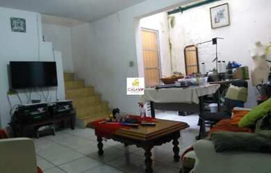 Imagem: A casa possui 3 Dormitórios, 1 Banheiro, 2 Vagas na garagem