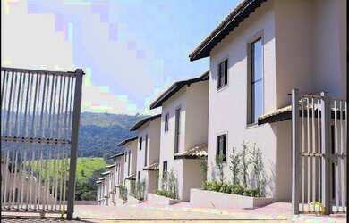 Imagem: A casa à venda possui 3 Dormitórios, 2 Banheiros, 2 Vagas