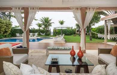 Imagem: A casa possui 5 Dormitórios, 5 Banheiros, 4 Vagas na garagem