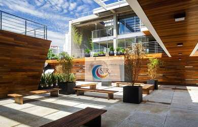 Imagem: O depósito possui 4 Vagas na garagem, 240m² de Área e está