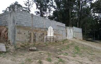 Imagem: O terreno possui 1.800m² de Área e está localizado em Três