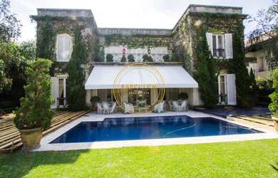 Imagem: A casa possui 4 Dormitórios, 5 Banheiros, 5 Vagas na garagem