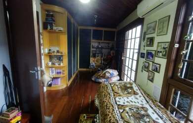 Imagem 9: São duas casas de 02 dormitórios com 03 vagas no Bairro Santana