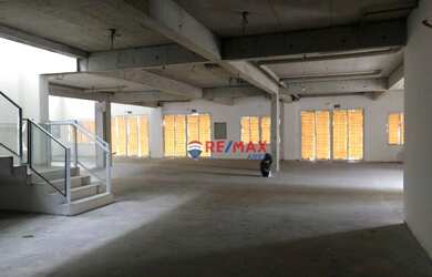 Imagem: O depósito possui 4 Vagas na garagem, 341m² de Área e está