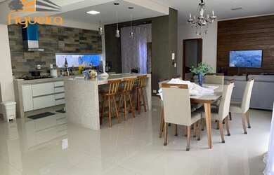 Imagem: A casa possui 4 Dormitórios, 3 Banheiros, 3 Vagas na garagem