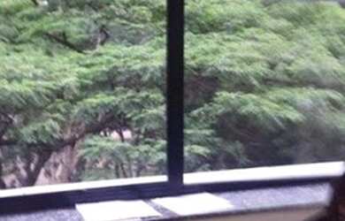 Imagem: O depósito para alugar possui 5 Vagas na garagem e 140m² de