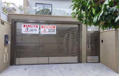 Imagem: A casa possui 3 Dormitórios, 1 Banheiro, 175m² de Área e