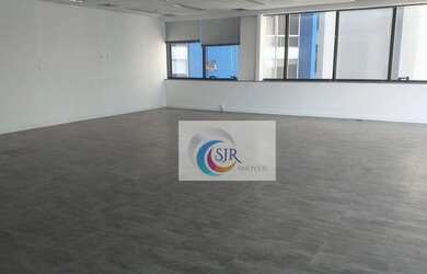 Imagem: O depósito possui 5 Vagas na garagem, 476m² de Área e está