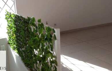 Imagem: O depósito possui 2 Vagas na garagem, 110m² de Área e está