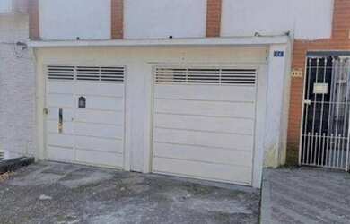 Imagem: A casa possui 5 Dormitórios, 3 Banheiros, 2 Vagas na garagem