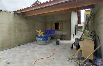 Imagem: A casa possui 2 Dormitórios, 1 Banheiro, 2 Vagas na garagem