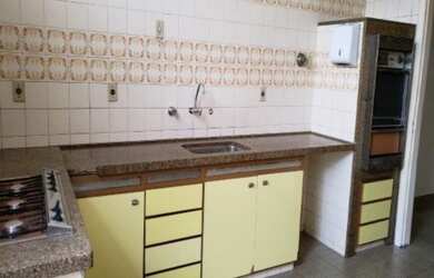 Imagem: A casa possui 4 Dormitórios, 5 Banheiros, 5 Vagas na garagem