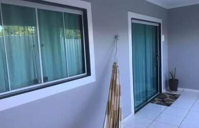 Imagem: A casa possui 2 Dormitórios, 2 Banheiros, 2 Vagas na garagem