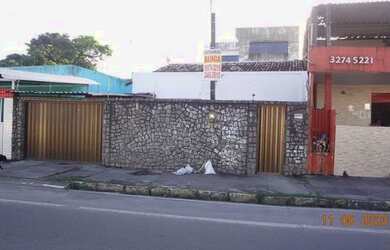 Imagem: A casa possui 3 Dormitórios, 2 Banheiros, 1 Vaga na garagem