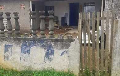 Imagem: A casa possui 1 Dormitório, 1 Banheiro, 1 Vaga na garagem