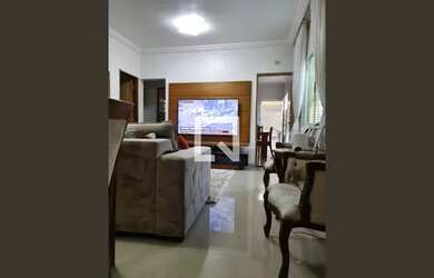 Imagem: A casa possui 3 Dormitórios, 4 Banheiros, 2 Vagas na garagem