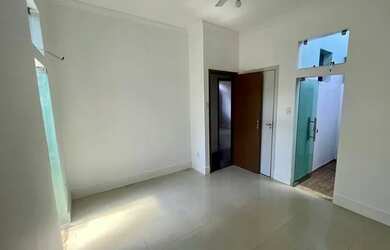 Imagem: A casa possui 4 Dormitórios, 4 Banheiros, 2 Vagas na garagem