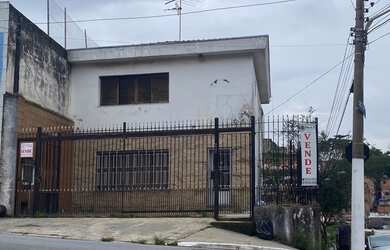 Imagem: A casa possui 5 Dormitórios, 4 Banheiros, 5 Vagas na garagem