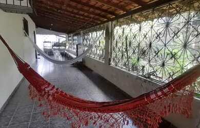 Imagem: A casa possui 3 Dormitórios, 3 Banheiros, 5 Vagas na garagem