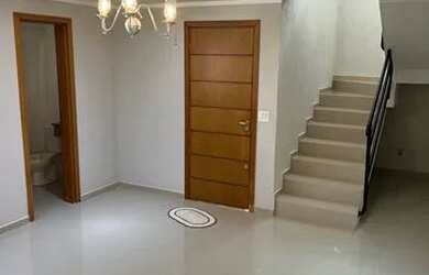 Imagem: A casa possui 4 Dormitórios, 2 Vagas na garagem, 176m² de