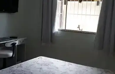 Imagem: A casa possui 2 Dormitórios, 2 Banheiros, 2 Vagas na garagem