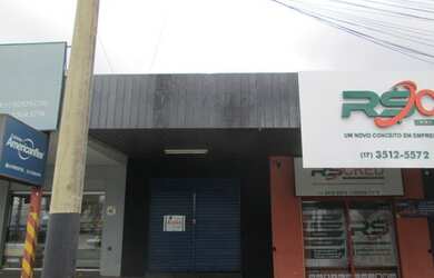 Imagem: O depósito possui 2 Vagas na garagem e 60m² de Área e está