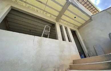 Imagem: A casa possui 4 Dormitórios, 4 Banheiros, 2 Vagas na garagem