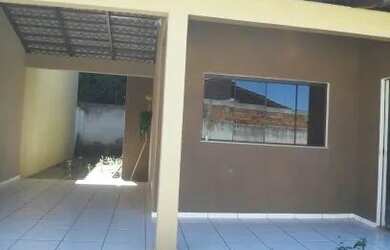 Imagem: A casa possui 2 Dormitórios, 2 Banheiros, 2 Vagas na garagem