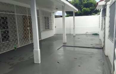 Imagem: A casa possui 4 Dormitórios, 4 Banheiros, 3 Vagas na garagem