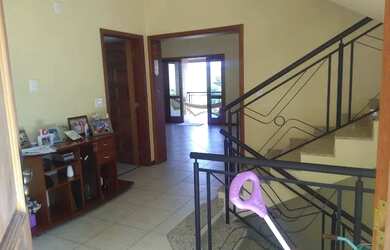 Imagem: A casa em condomínio à venda possui 4 Dormitórios, 5 Banheiros