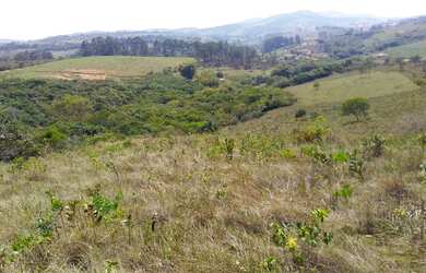 Imagem: O terreno está localizado em Desterro de Entre Rios, MG à