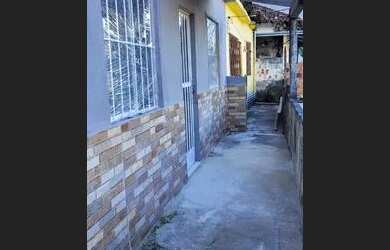 Imagem: A casa possui 1 Dormitório, 1 Banheiro e está localizado