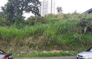 Imagem: O terreno à venda possui 950m² de Área e está localizado