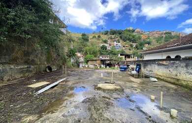 Imagem: O terreno possui 760m² de Área e está localizado em Santa