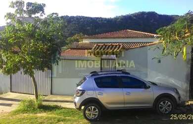 Imagem: A casa possui 4 Dormitórios, 3 Banheiros, 3 Vagas na garagem