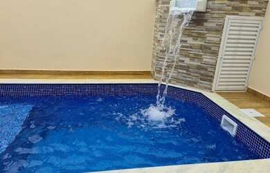 Imagem: A casa possui 2 Dormitórios, 2 Banheiros, 2 Vagas na garagem