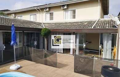 Imagem: A casa em condomínio possui 4 Dormitórios, 2 Banheiros, 3