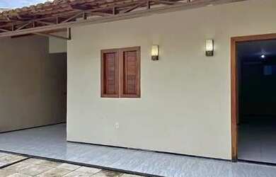 Imagem: A casa possui 3 Dormitórios, 2 Banheiros, 1 Vaga na garagem