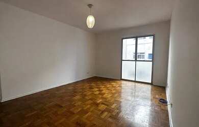 Imagem: O apartamento possui 2 Dormitórios, 1 Banheiro, 2 Vagas na