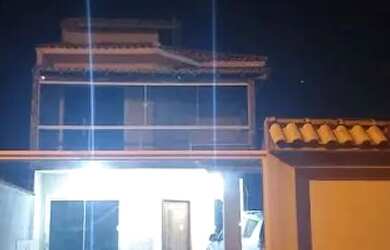 Imagem: A casa possui 3 Dormitórios, 4 Banheiros, 3 Vagas na garagem