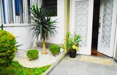 Imagem: A casa possui 3 Dormitórios, 4 Banheiros, 3 Vagas na garagem