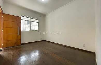 Imagem: A casa possui 4 Dormitórios, 4 Banheiros, 2 Vagas na garagem