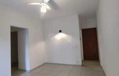 Imagem: O apartamento possui 2 Dormitórios, 1 Banheiro, 2 Vagas na